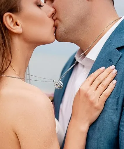 Collar Pareja Sol y Luna ("Te Amo" en 100 idiomas)